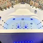 Ξενοδοχείο με διαμερίσματα #spa Wellness @ 11eme 4*